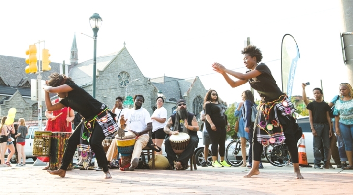 File:BaltimoreAveDollarStroll.jpg