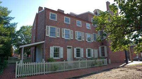File:EdgarAllanPoeNationalHistoricSite.jpg