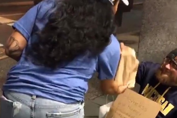 File:ImFeedingPhilly.jpg