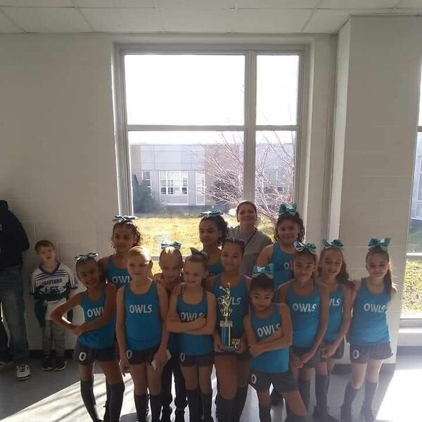 File:AmberOwlsCheerAndDanceTeam.jpg