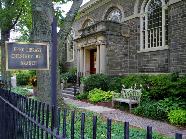 File:FriendsOfTheChestnutHillLibrary.webp