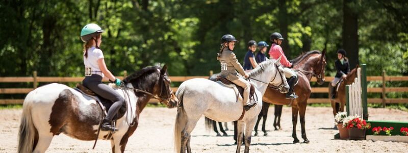 File:NorthwesternStables.jpg