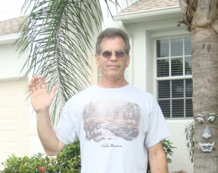 File:Richard Pokrass hand up.png